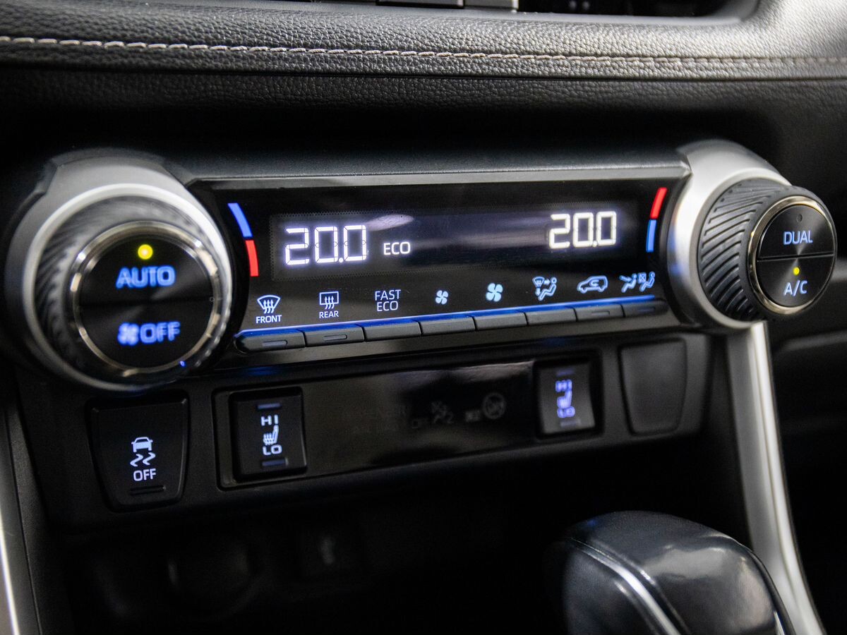 Toyota RAV4 2021 - фото автомобиля