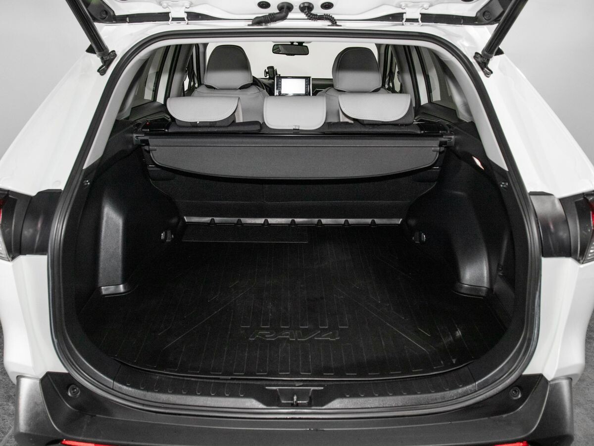 Toyota RAV4 2021 - фото автомобиля