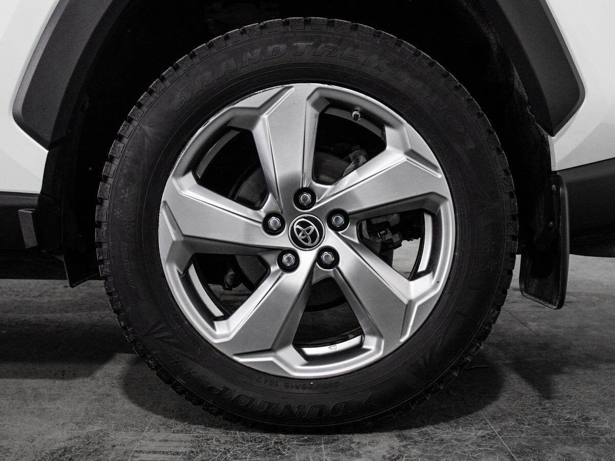 Toyota RAV4 2021 - фото автомобиля