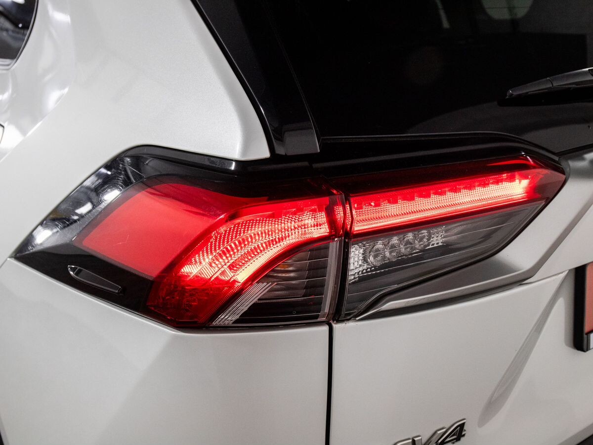 Toyota RAV4 2021 - фото автомобиля