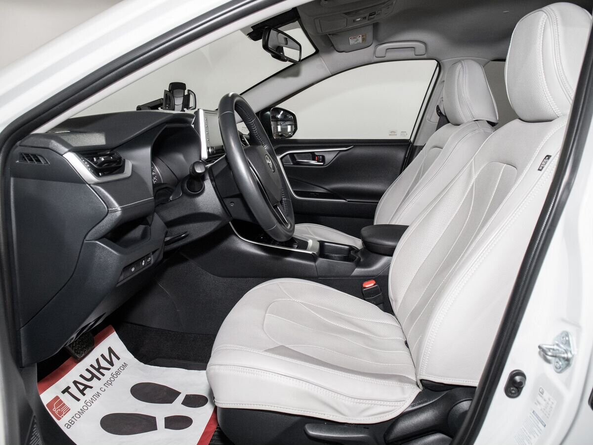 Toyota RAV4 2021 - фото автомобиля