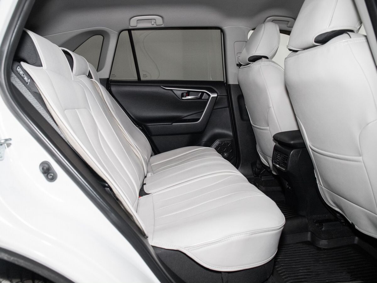 Toyota RAV4 2021 - фото автомобиля