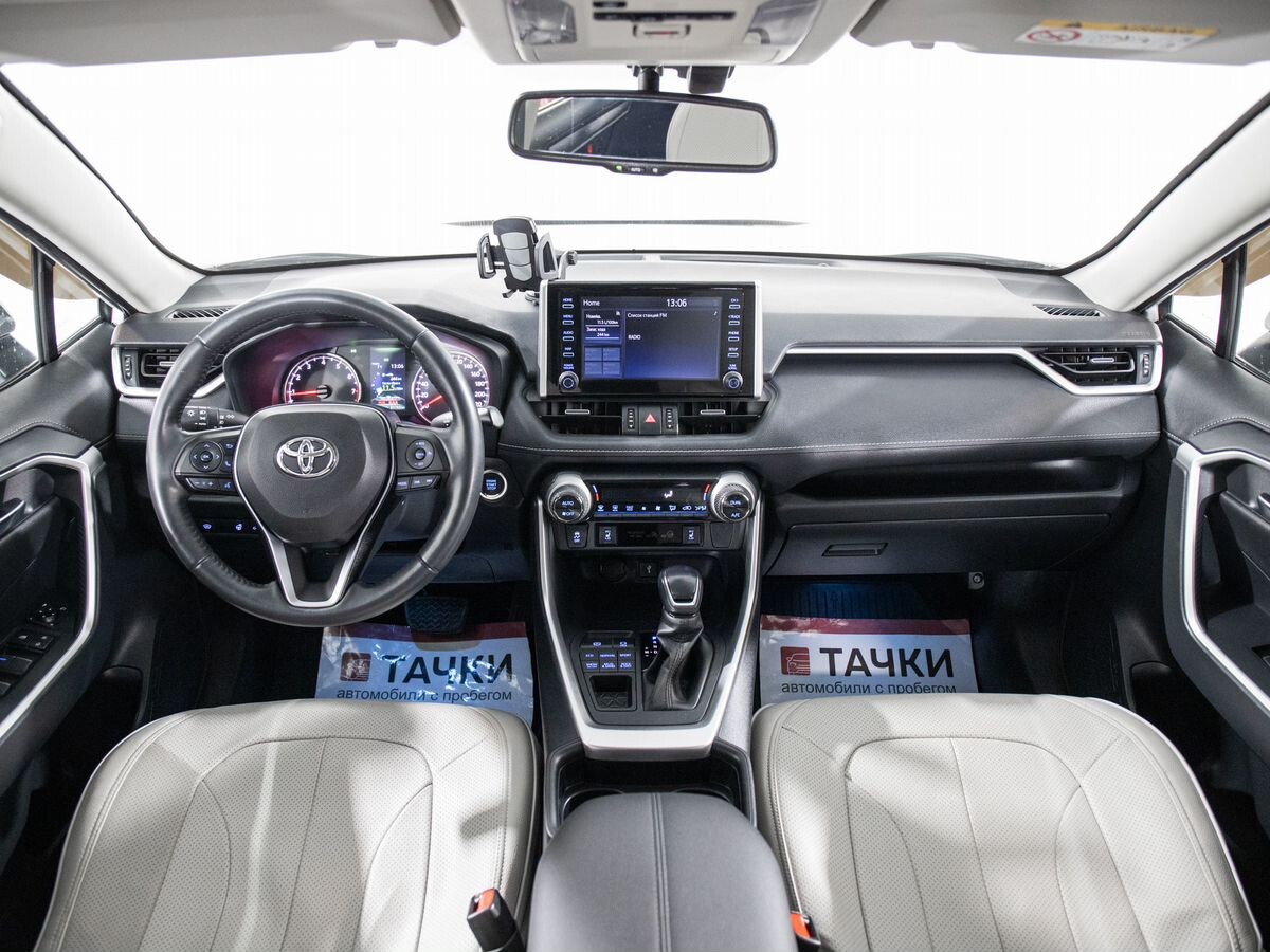 Toyota RAV4 2021 - фото автомобиля