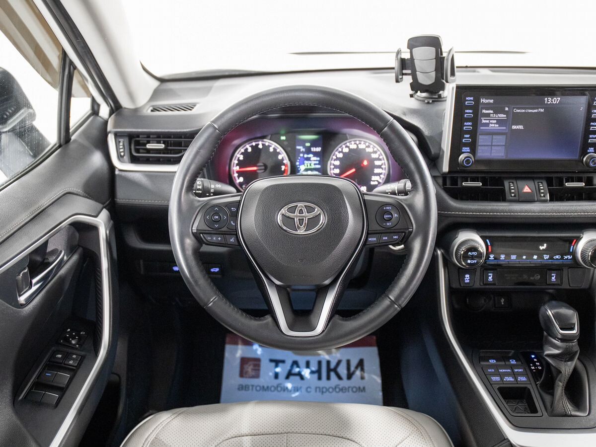 Toyota RAV4 2021 - фото автомобиля