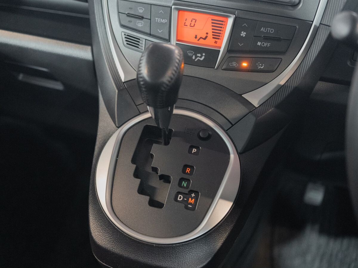 Toyota Ractis 2012 - фото автомобиля