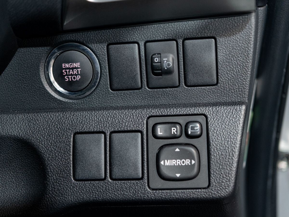 Toyota Ractis 2012 - фото автомобиля