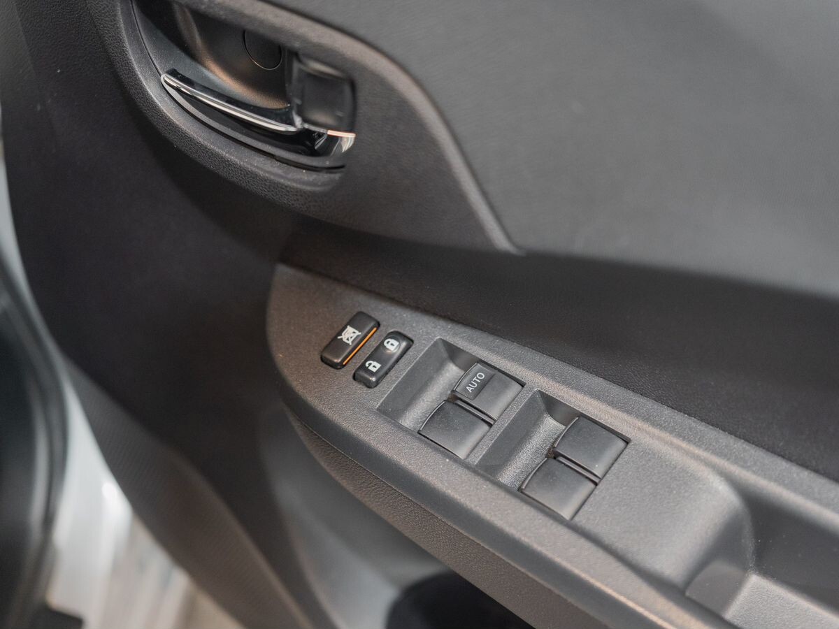 Toyota Ractis 2012 - фото автомобиля