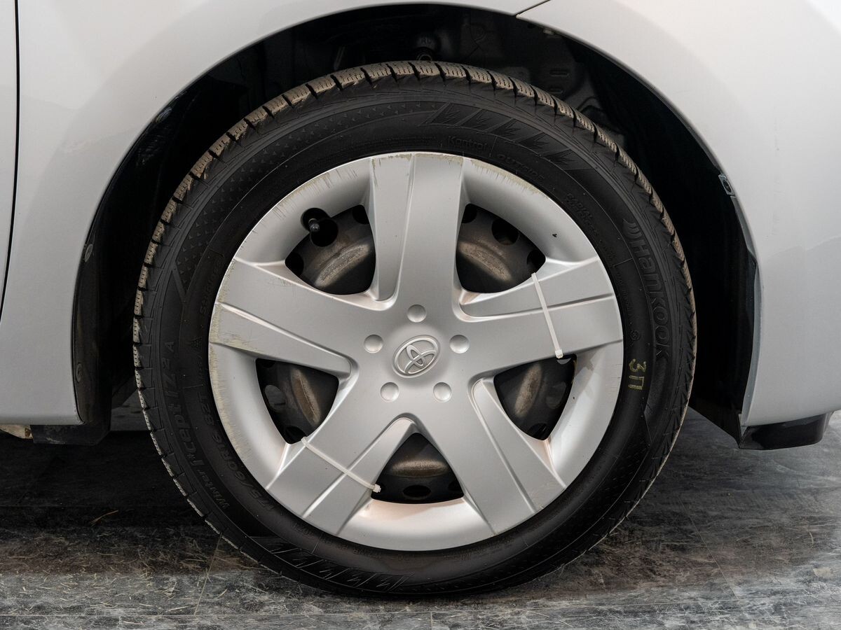 Toyota Ractis 2012 - фото автомобиля