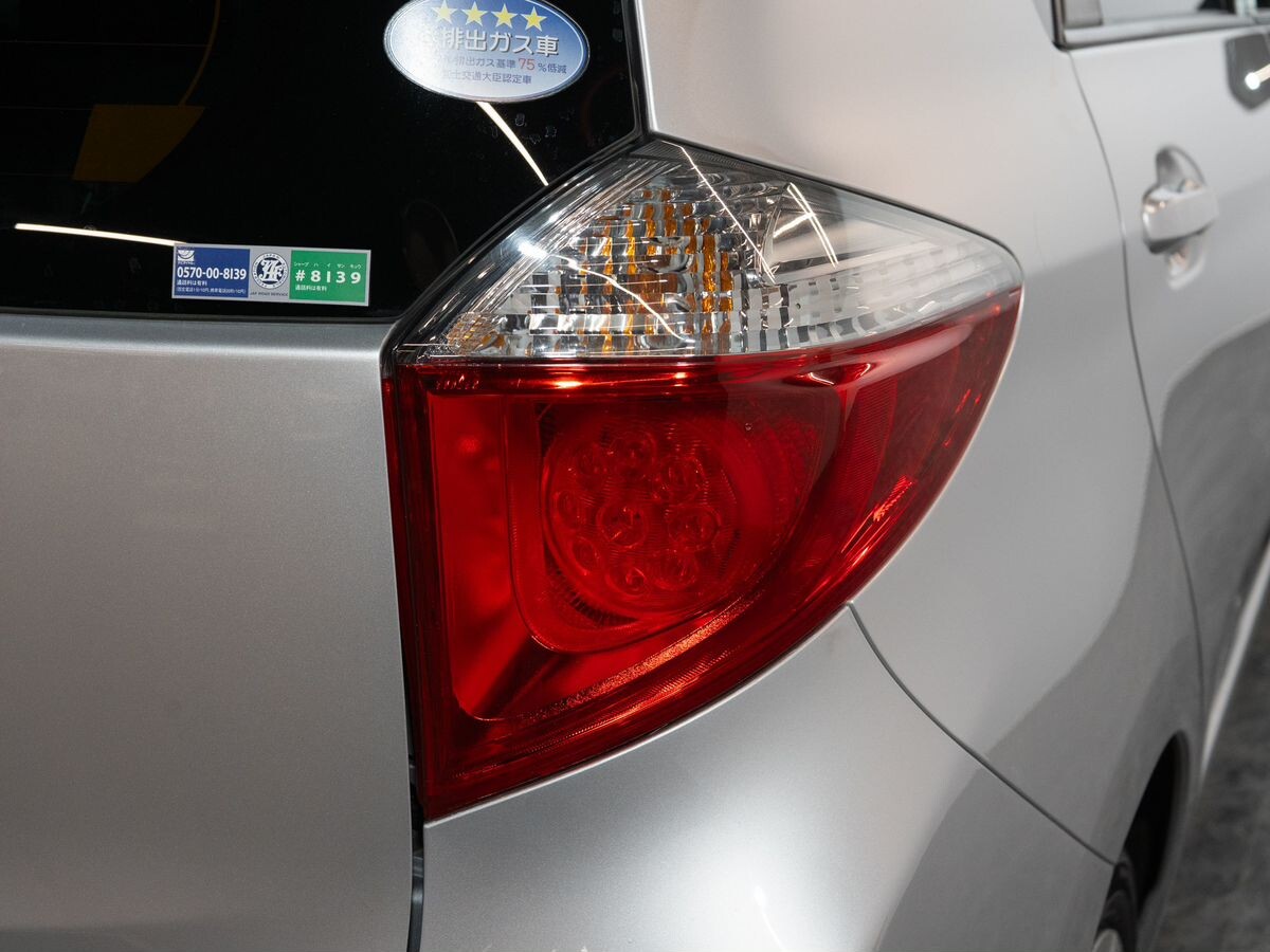 Toyota Ractis 2012 - фото автомобиля