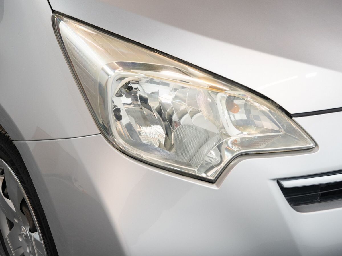 Toyota Ractis 2012 - фото автомобиля