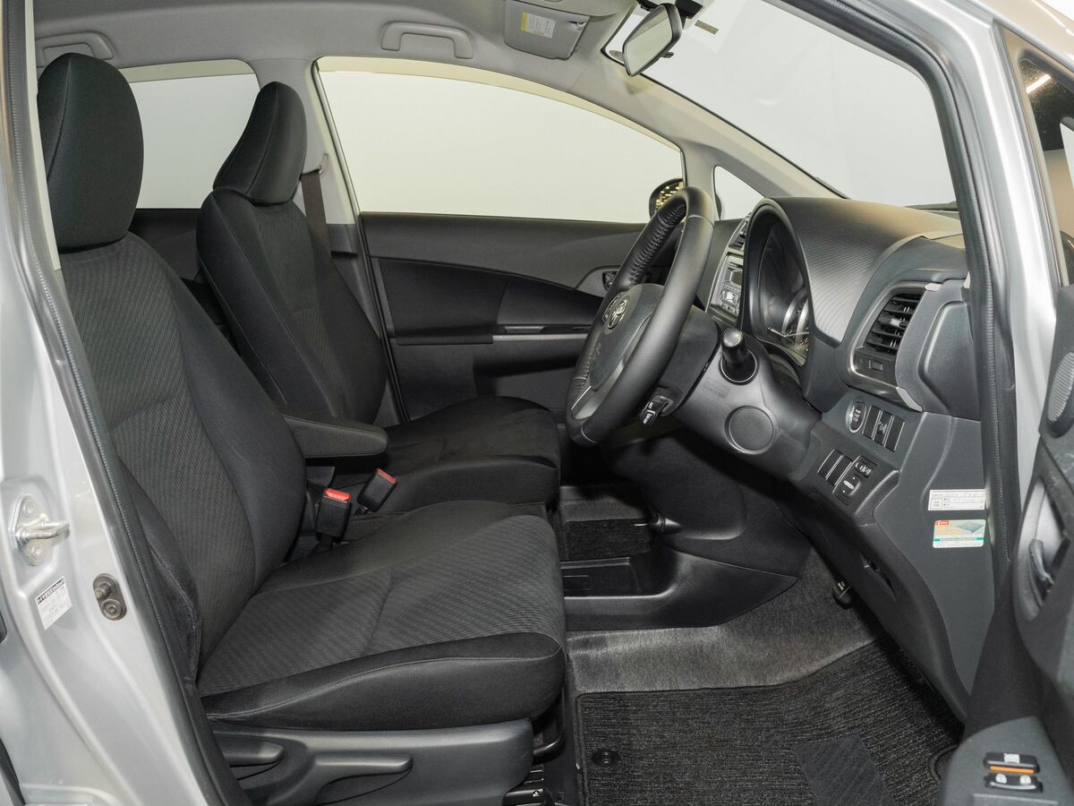 Toyota Ractis 2012 - фото автомобиля