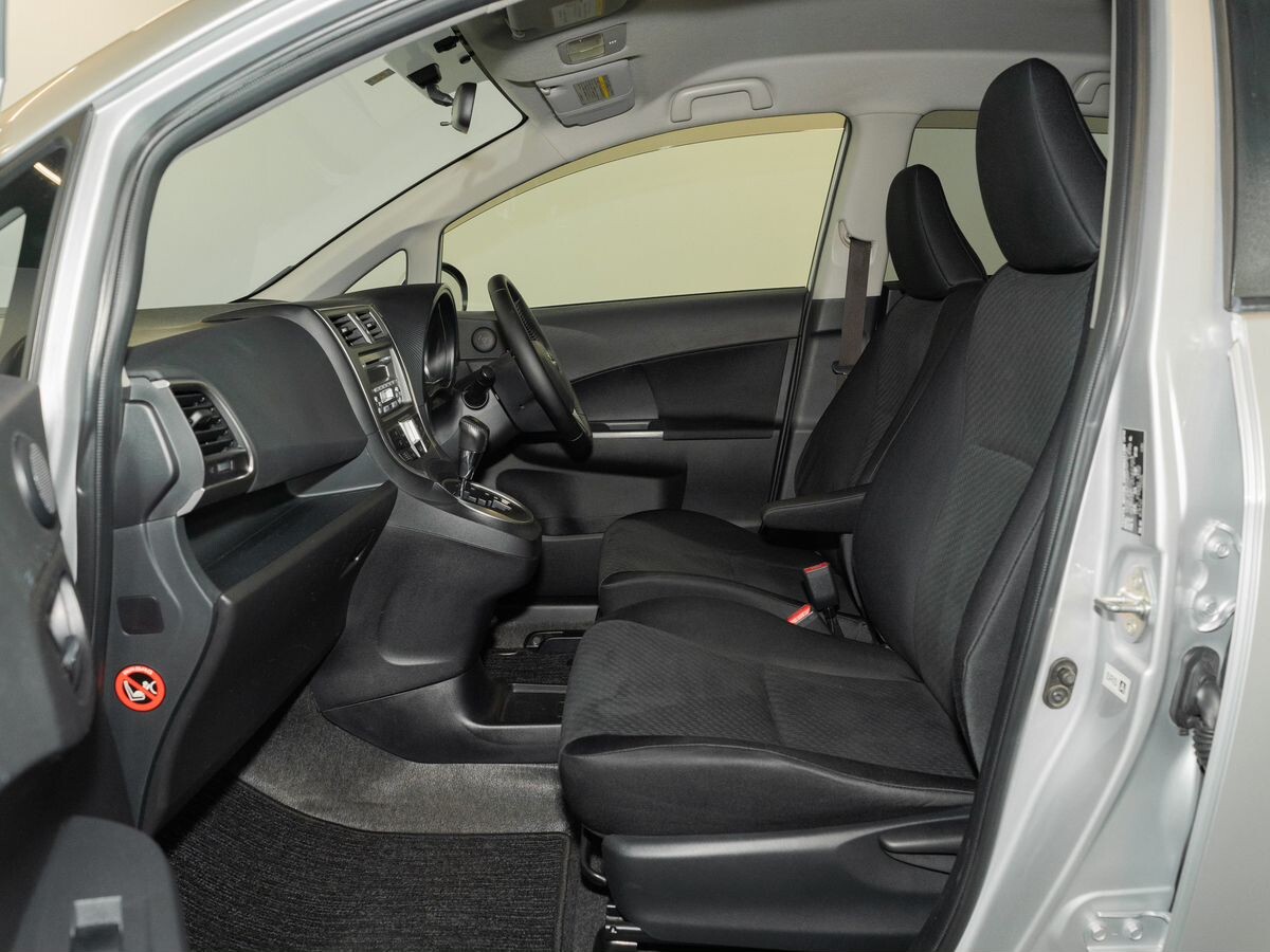 Toyota Ractis 2012 - фото автомобиля