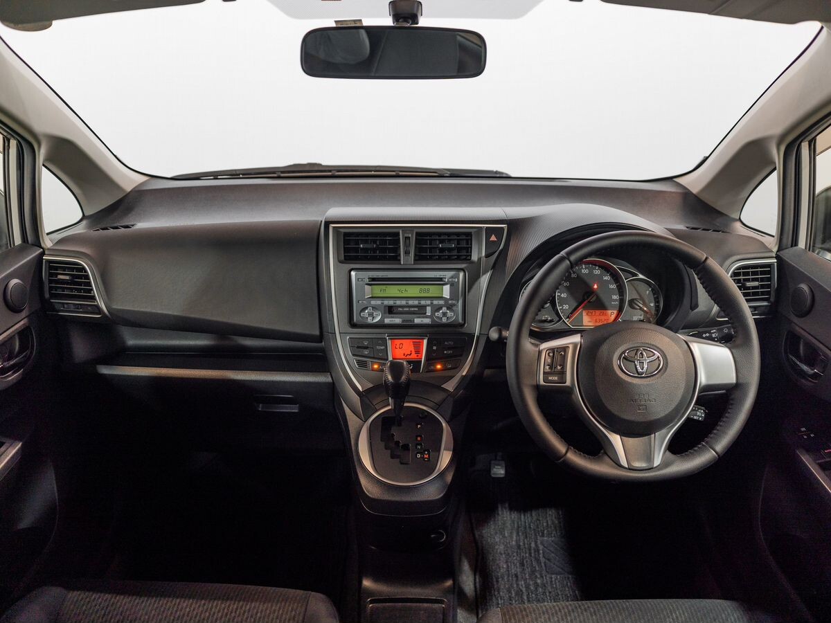 Toyota Ractis 2012 - фото автомобиля