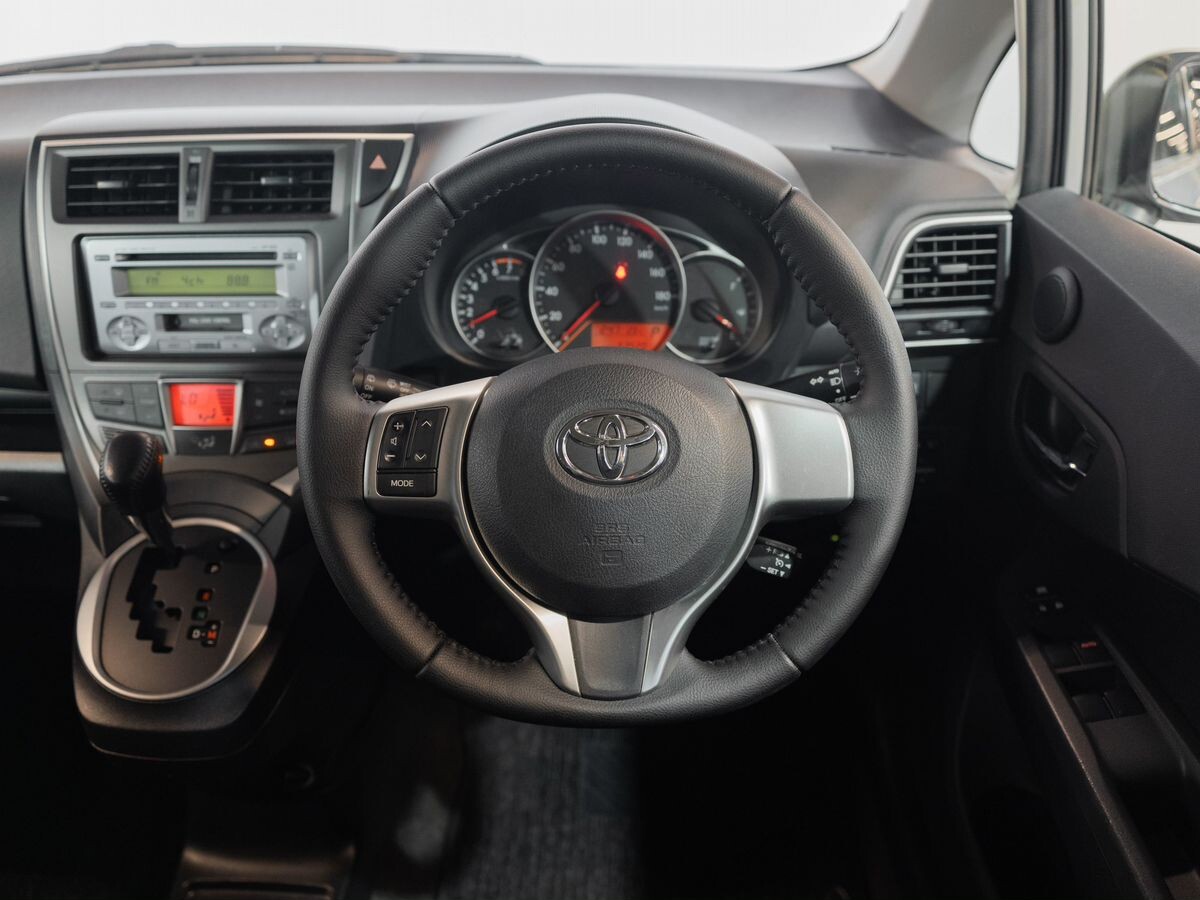 Toyota Ractis 2012 - фото автомобиля