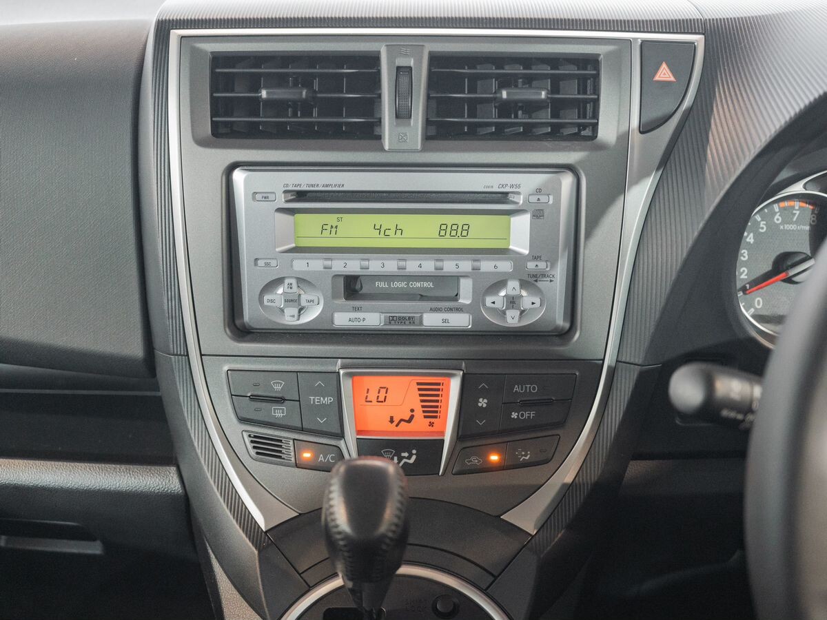 Toyota Ractis 2012 - фото автомобиля