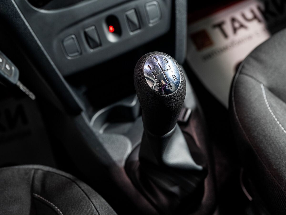 Renault Logan Stepway 2019 - фото автомобиля