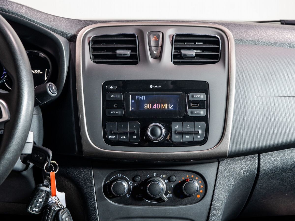 Renault Logan Stepway 2019 - фото автомобиля