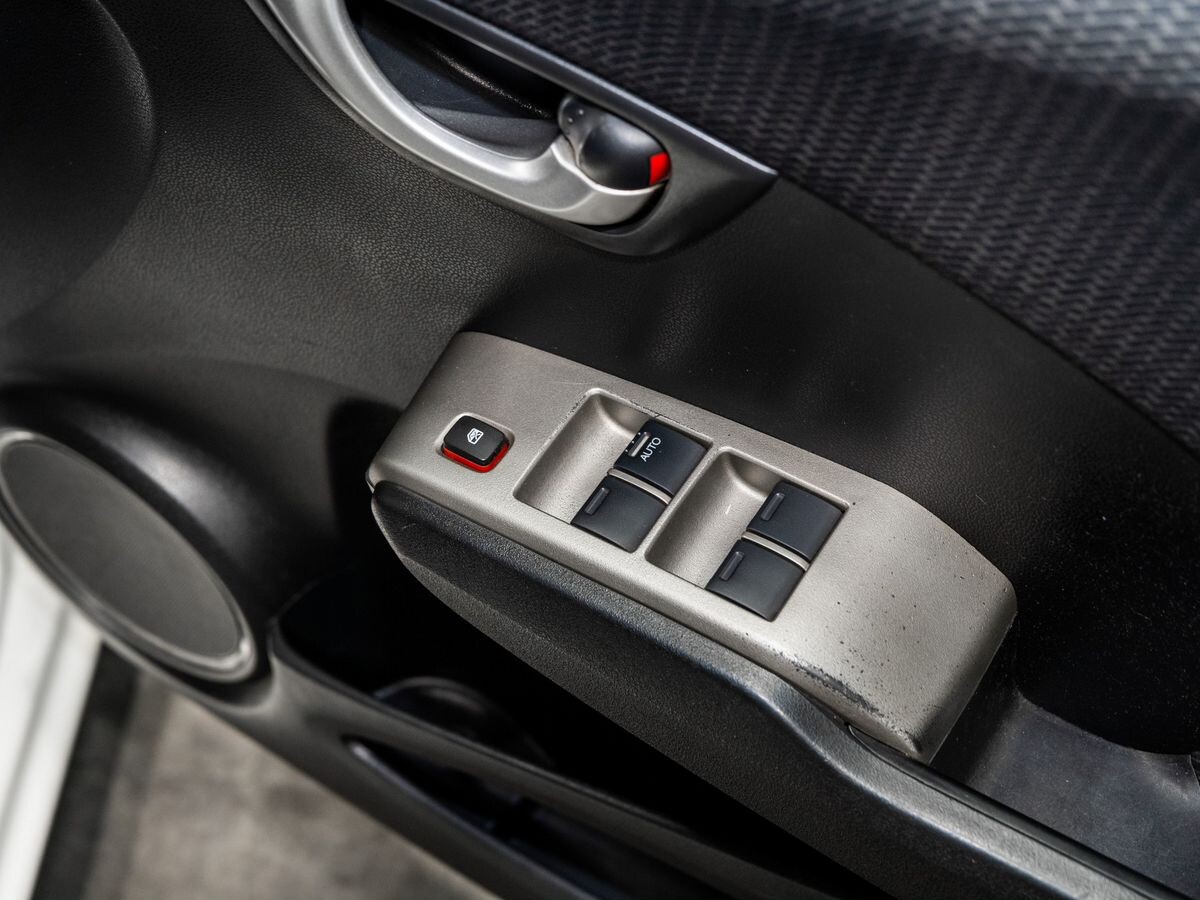 Honda Fit 2011 - фото автомобиля