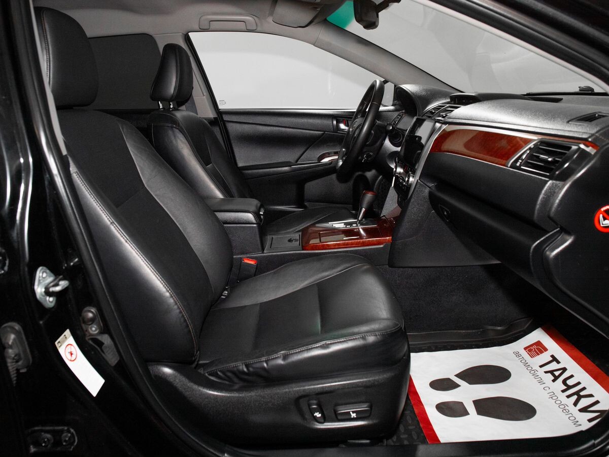 Toyota Camry 2013 - фото автомобиля