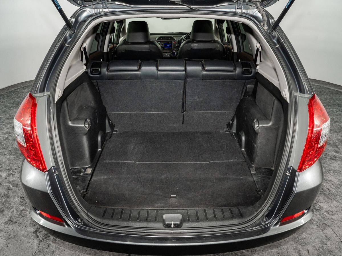 Honda Fit Shuttle 2011 - фото автомобиля