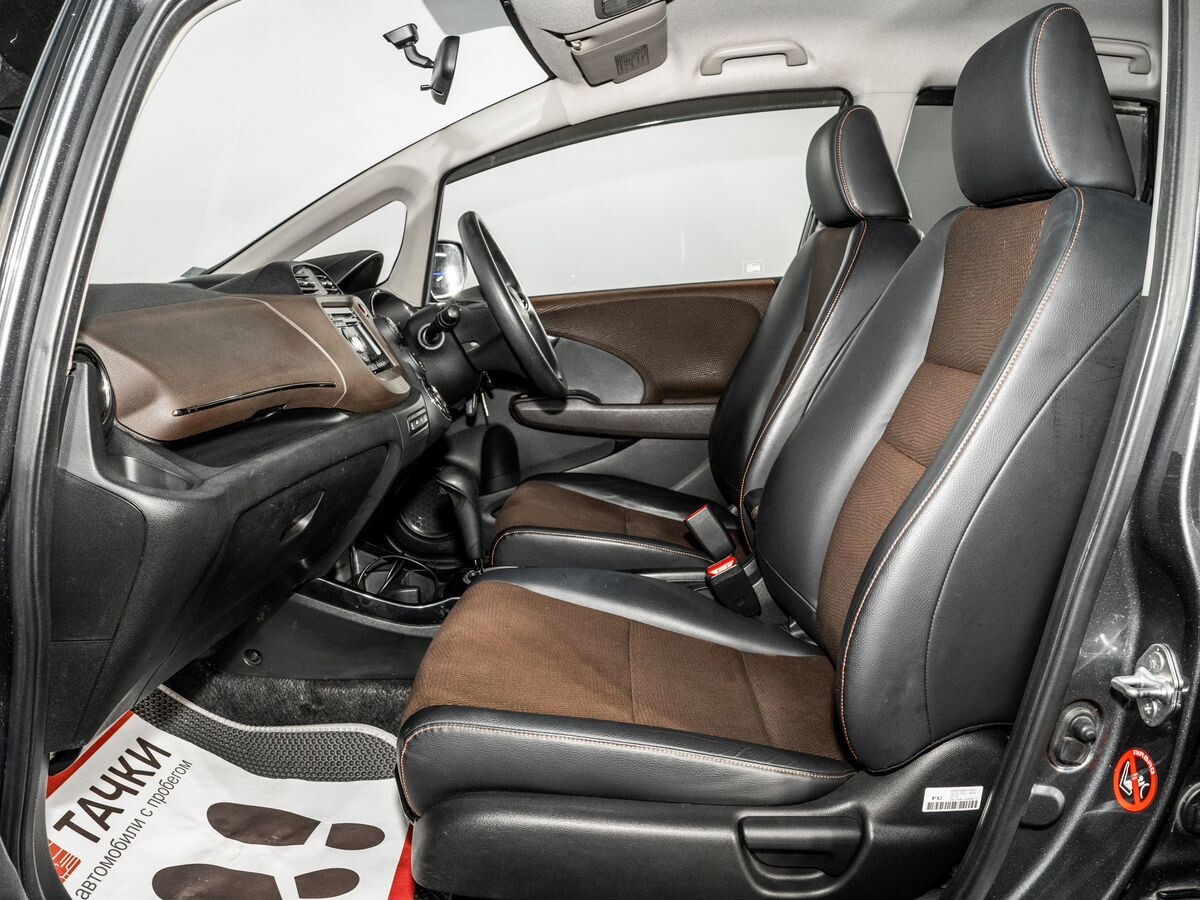 Honda Fit Shuttle 2011 - фото автомобиля