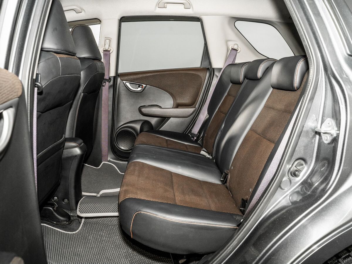 Honda Fit Shuttle 2011 - фото автомобиля