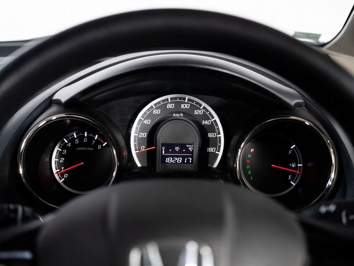 Honda Fit Shuttle 2011 - фото автомобиля