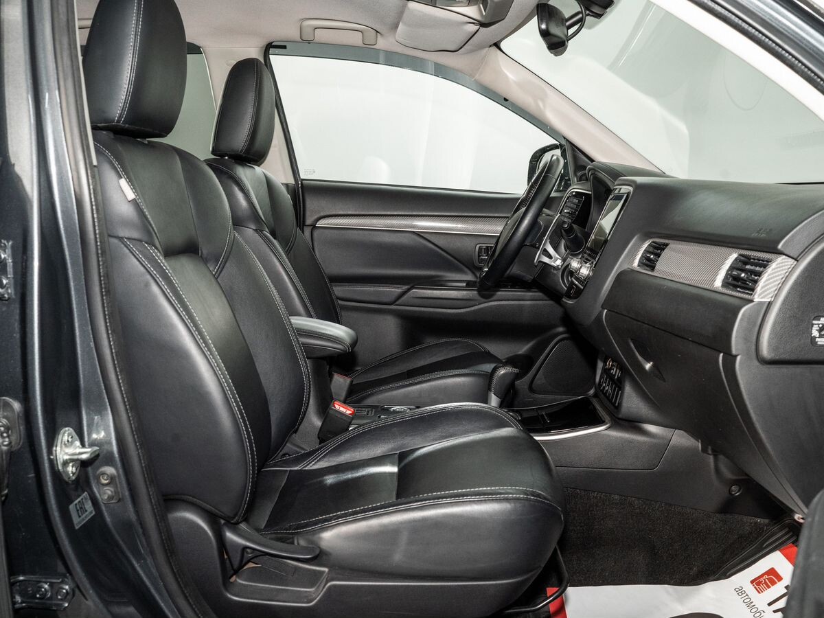 Mitsubishi Outlander 2021 - фото автомобиля