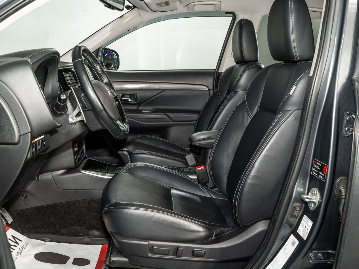 Mitsubishi Outlander 2021 - фото автомобиля