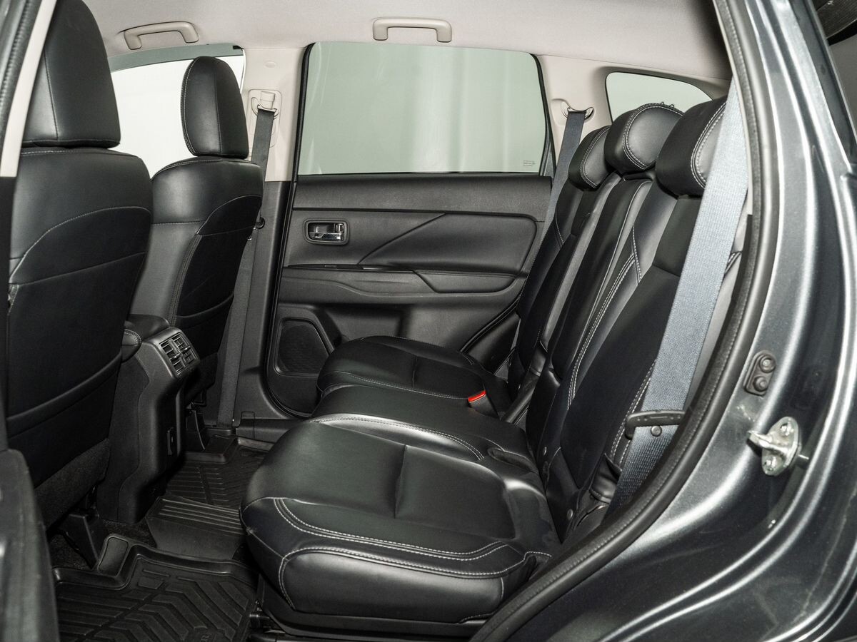 Mitsubishi Outlander 2021 - фото автомобиля