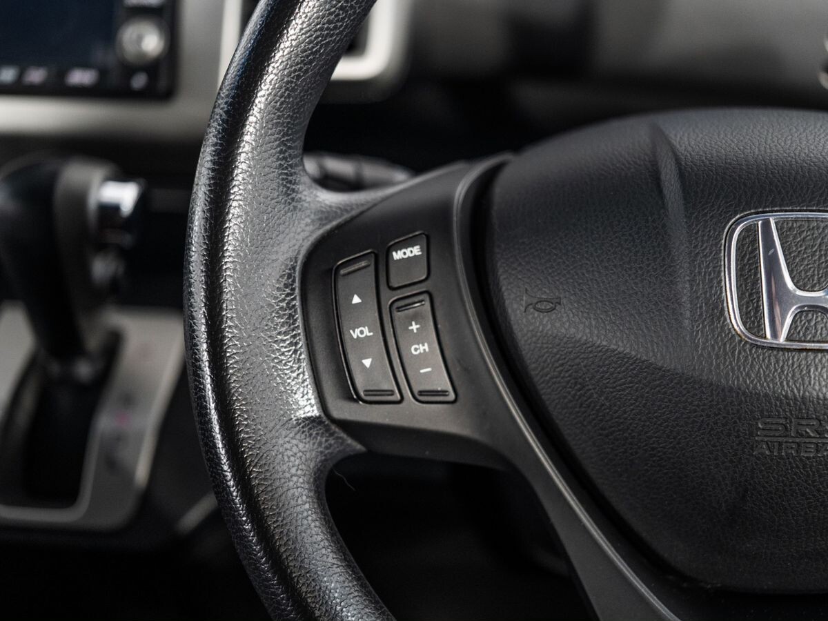 Honda Freed 2011 - фото автомобиля