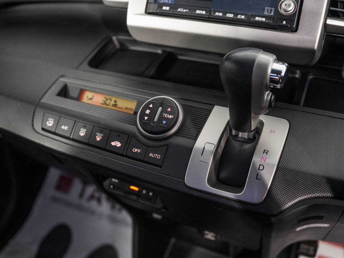 Honda Freed 2011 - фото автомобиля