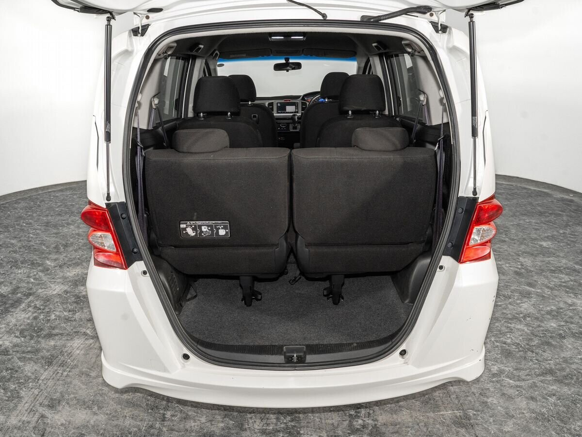 Honda Freed 2011 - фото автомобиля