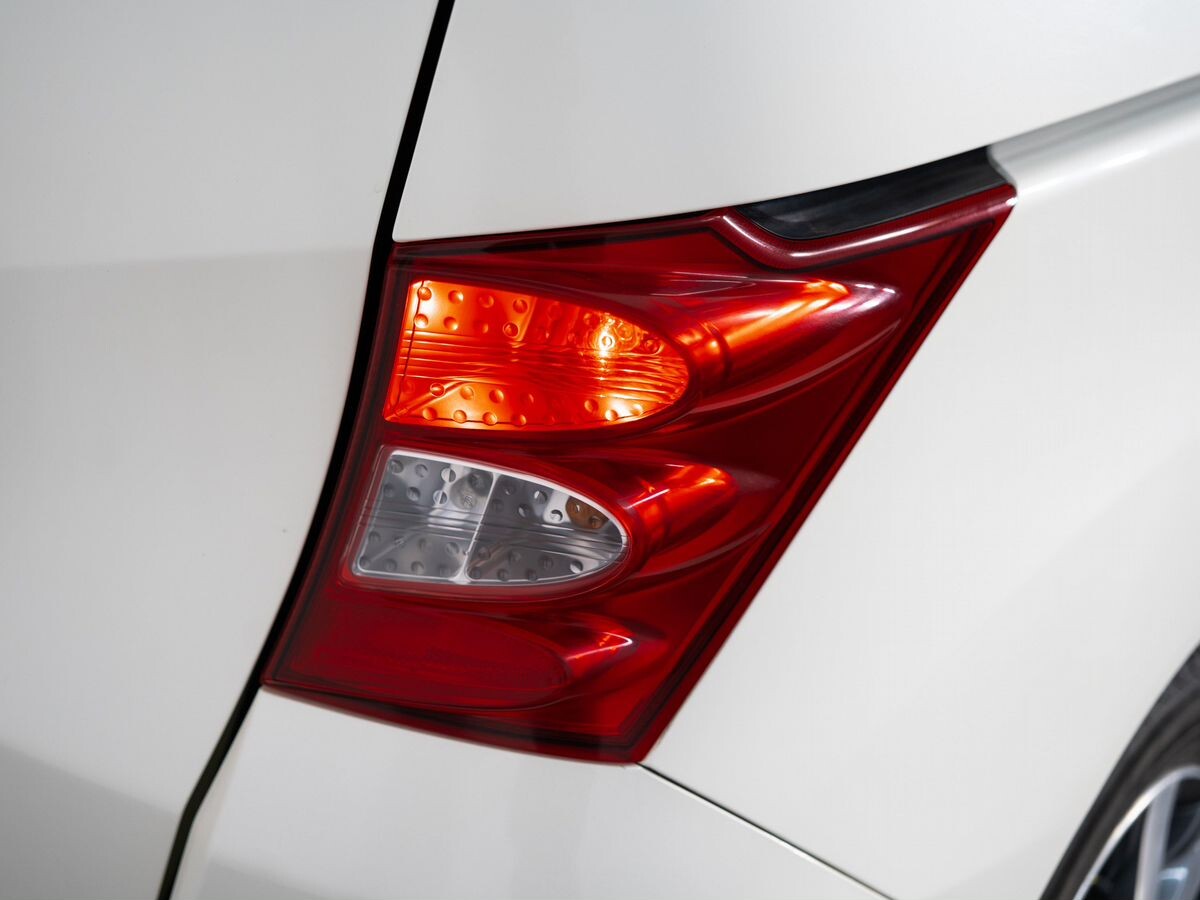 Honda Freed 2011 - фото автомобиля