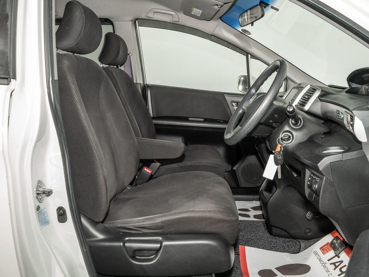 Honda Freed 2011 - фото автомобиля