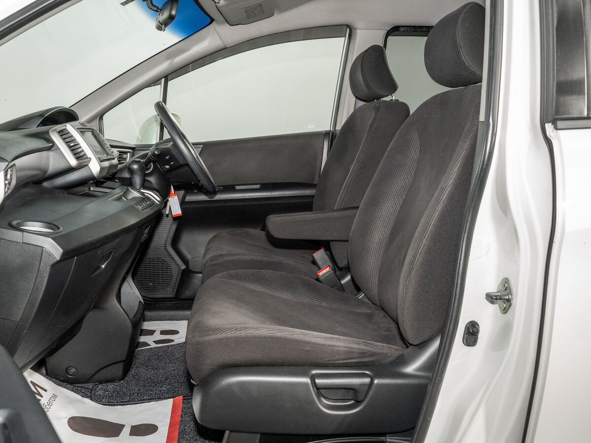 Honda Freed 2011 - фото автомобиля