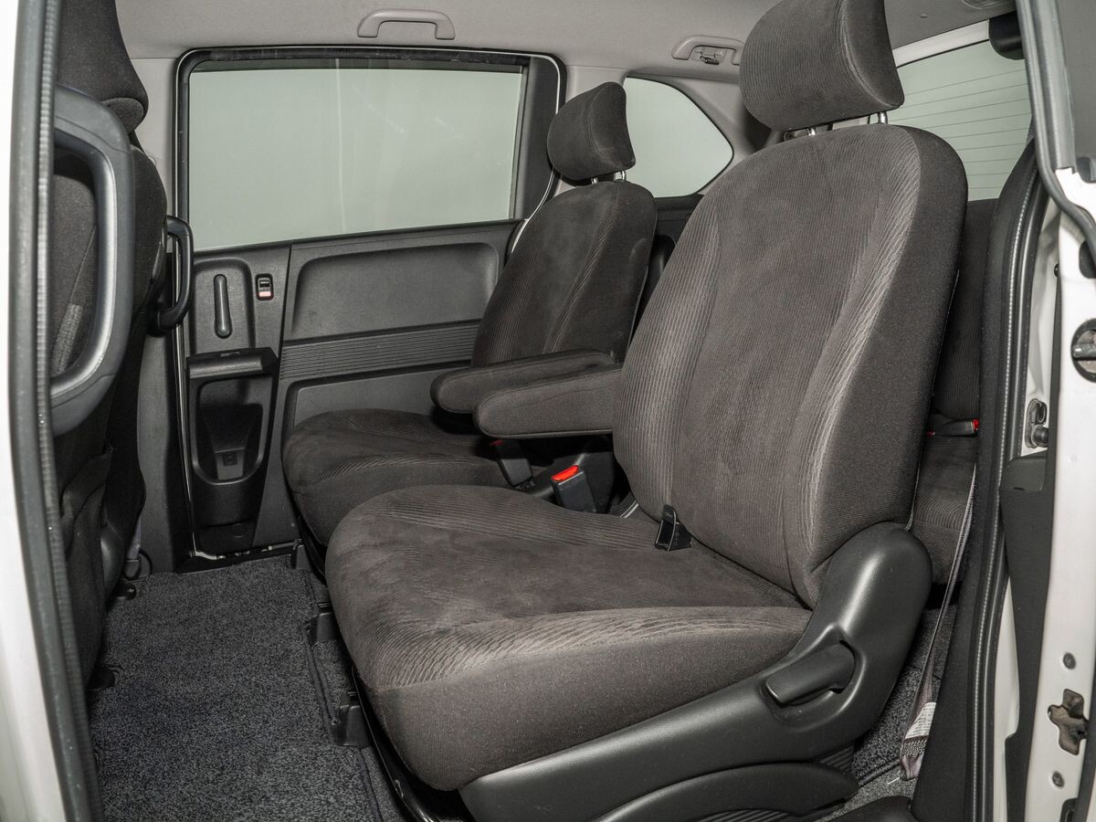 Honda Freed 2011 - фото автомобиля