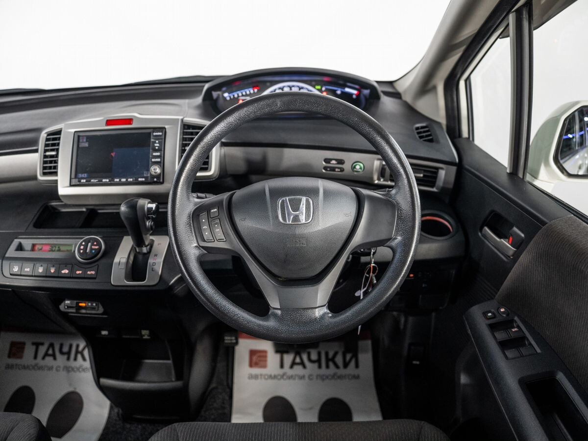 Honda Freed 2011 - фото автомобиля