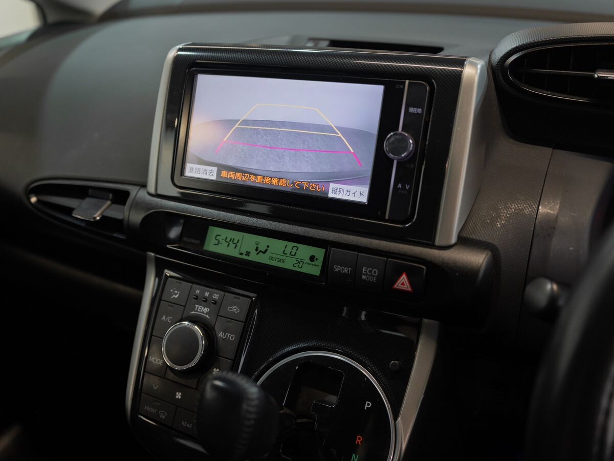 Toyota Wish 2013 - фото автомобиля