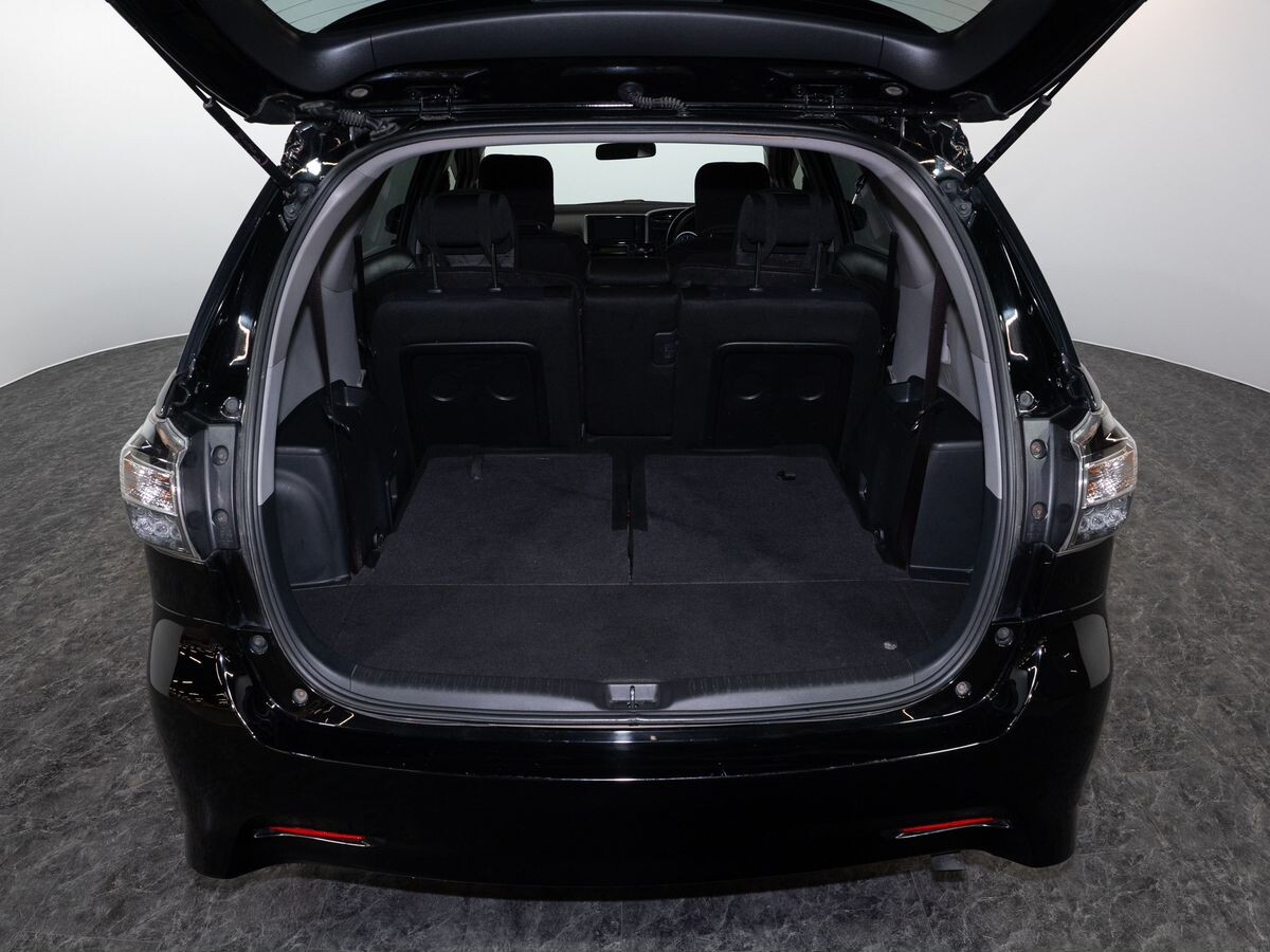 Toyota Wish 2013 - фото автомобиля