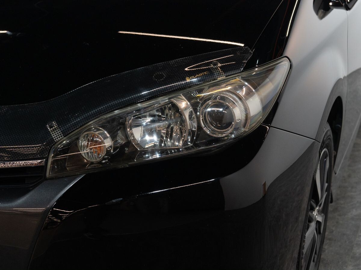 Toyota Wish 2013 - фото автомобиля