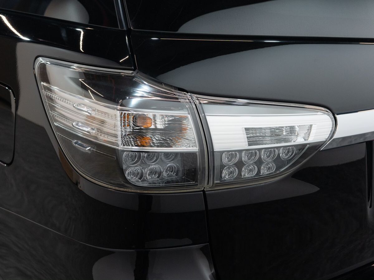 Toyota Wish 2013 - фото автомобиля