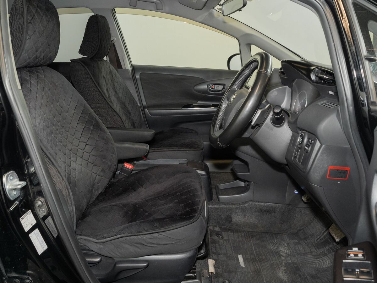 Toyota Wish 2013 - фото автомобиля