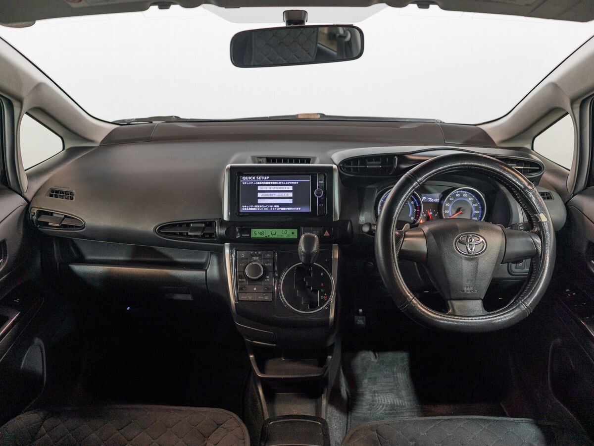 Toyota Wish 2013 - фото автомобиля