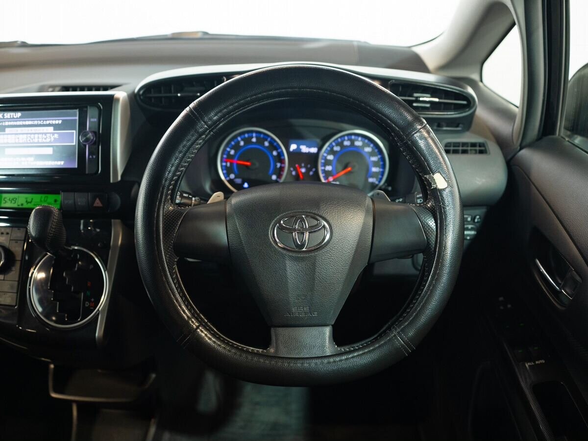 Toyota Wish 2013 - фото автомобиля