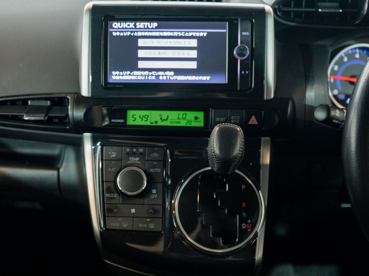 Toyota Wish 2013 - фото автомобиля