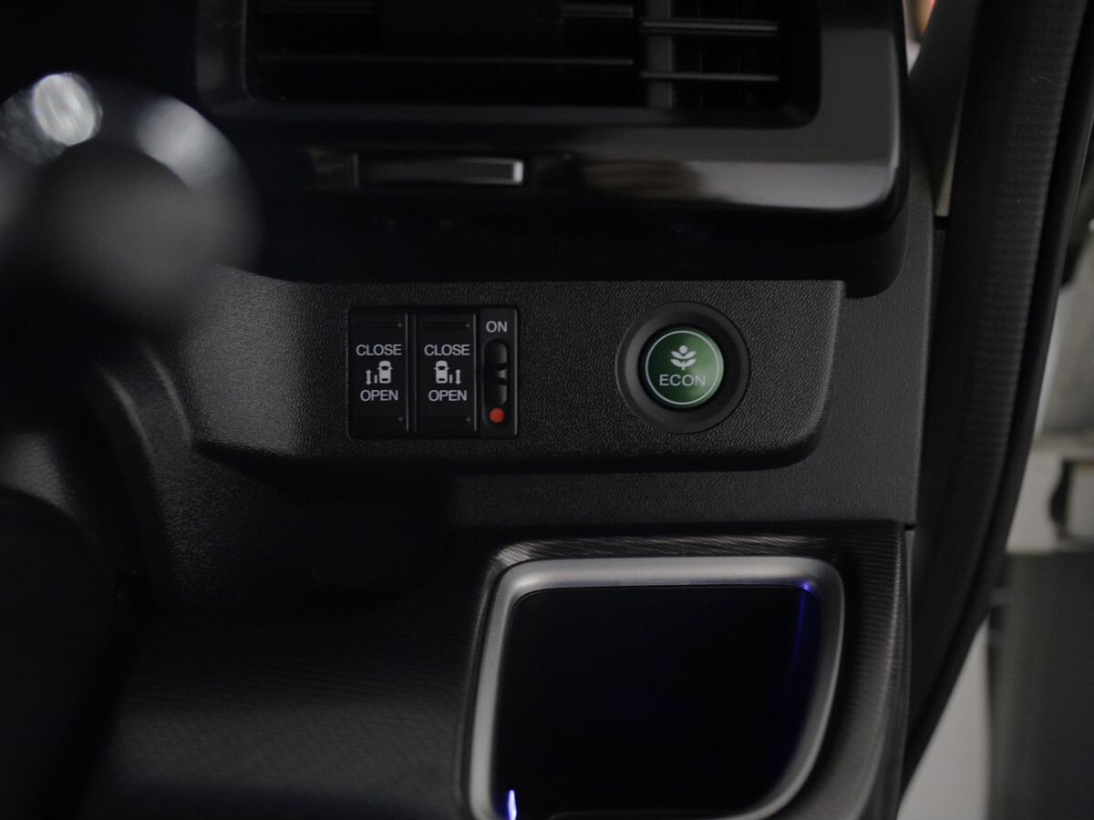 Honda Stepwgn 2019 - фото автомобиля