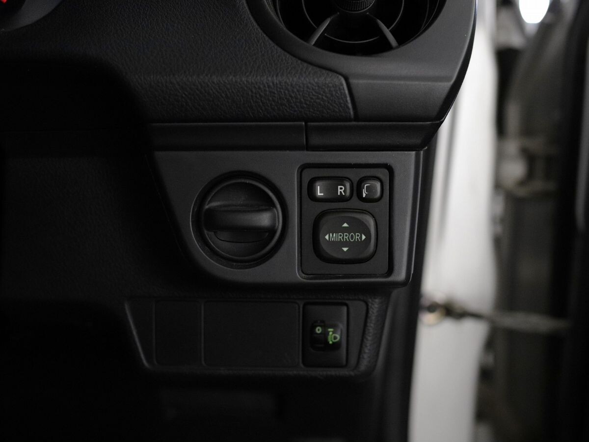 Toyota Corolla Fielder 2016 - фото автомобиля