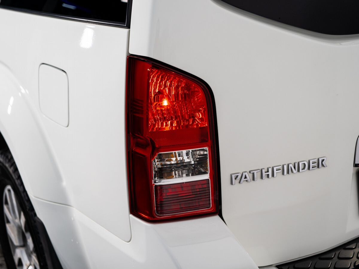 Nissan Pathfinder 2013 - фото автомобиля