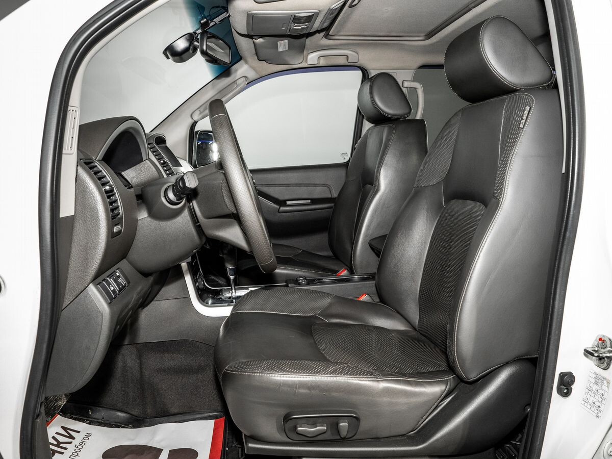 Nissan Pathfinder 2013 - фото автомобиля